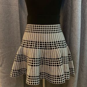 Forever 21 Black & White Trumpet Skirt